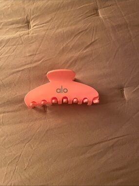 ALO Yoga Kids Coral Pink Hair Claw Clip